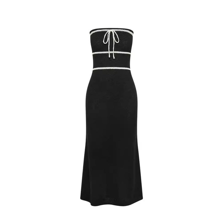 Dame maxikjole med off-shoulder design og kontrasterende binde accenter Stilla