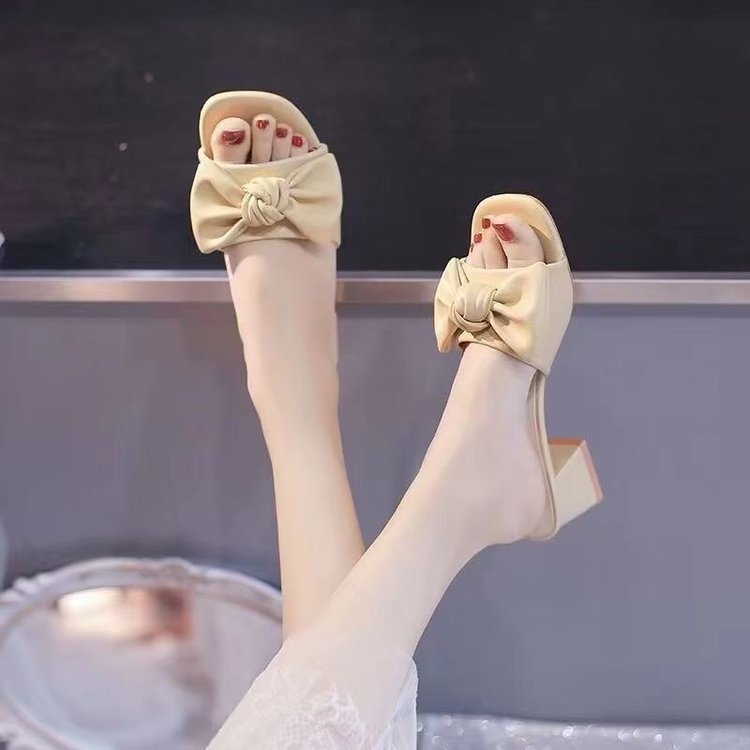Dame elegante sandaler med modet detalje i knude og komfortabel blokhæl Stilla