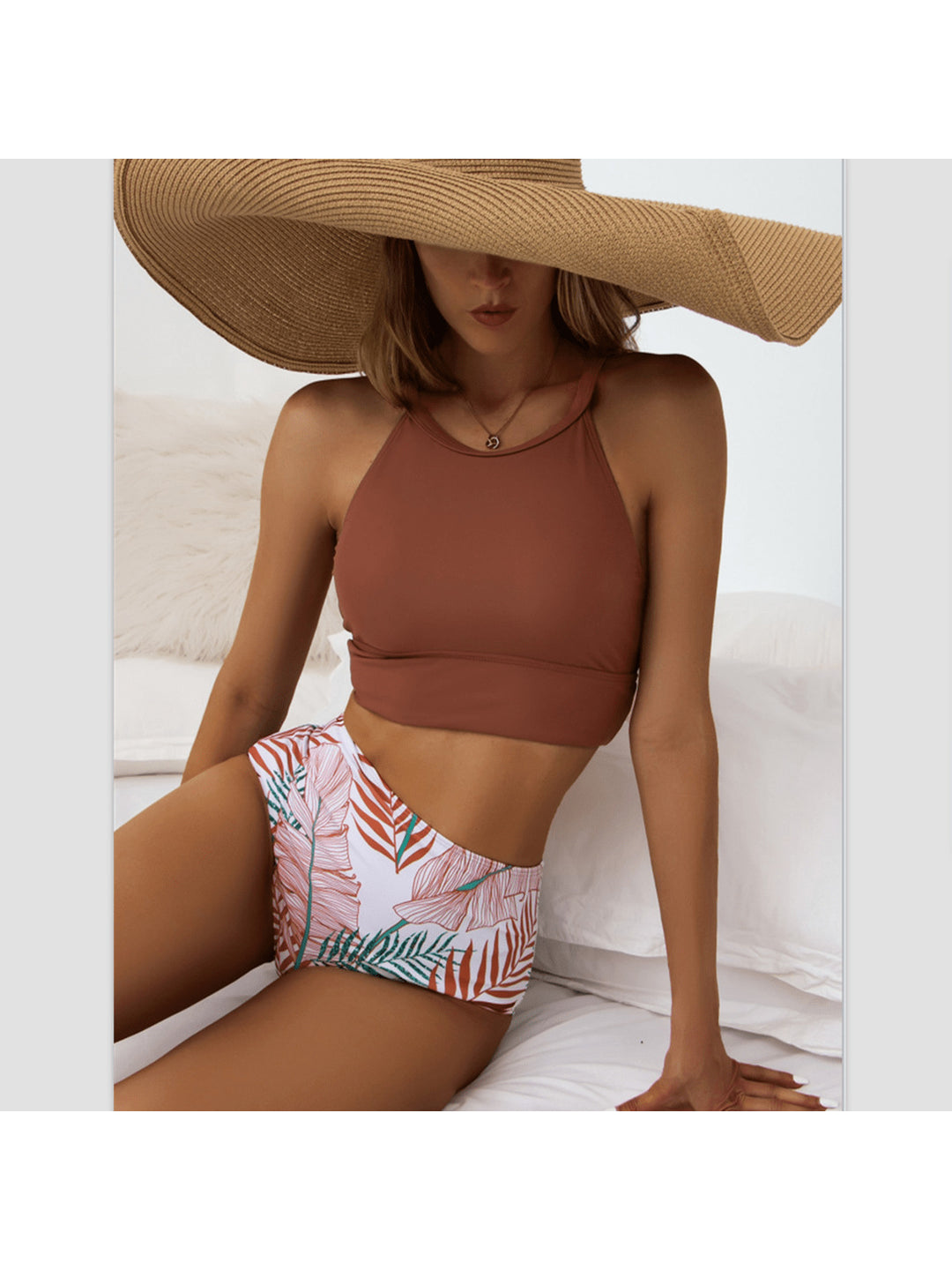 Dame Sporty bikini med højt skåret trusse og moderigtigt crop-top Stilla