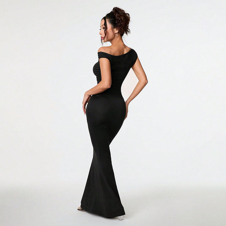 Kvinders Bodycon Wrap Kjole med Off-Shoulder Design og Elegante Ruffle Detaljer Stilla