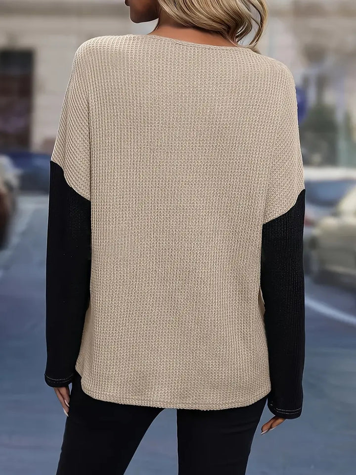 Dame sweater med spids og kontrasterende ærmer Stilla