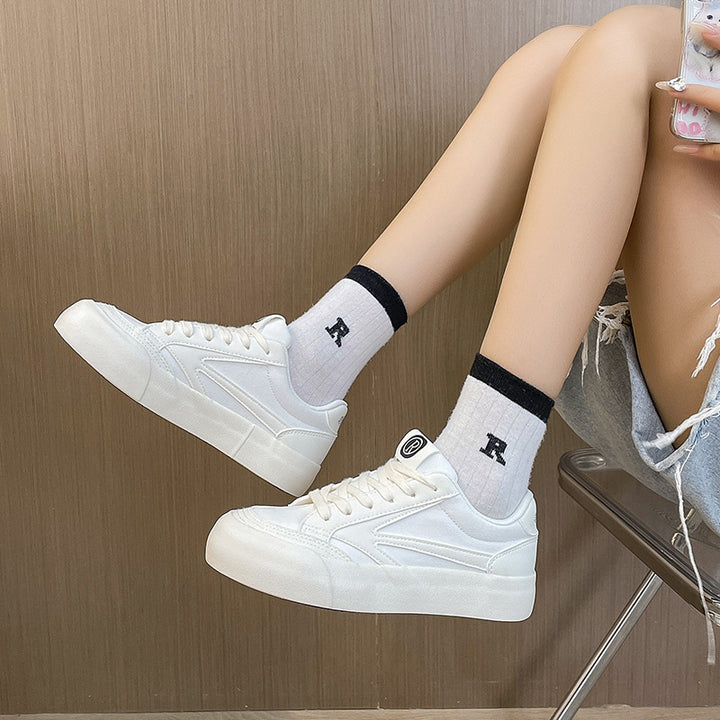 Dame sneakers med sportligt design og skridsikker sål Stilla