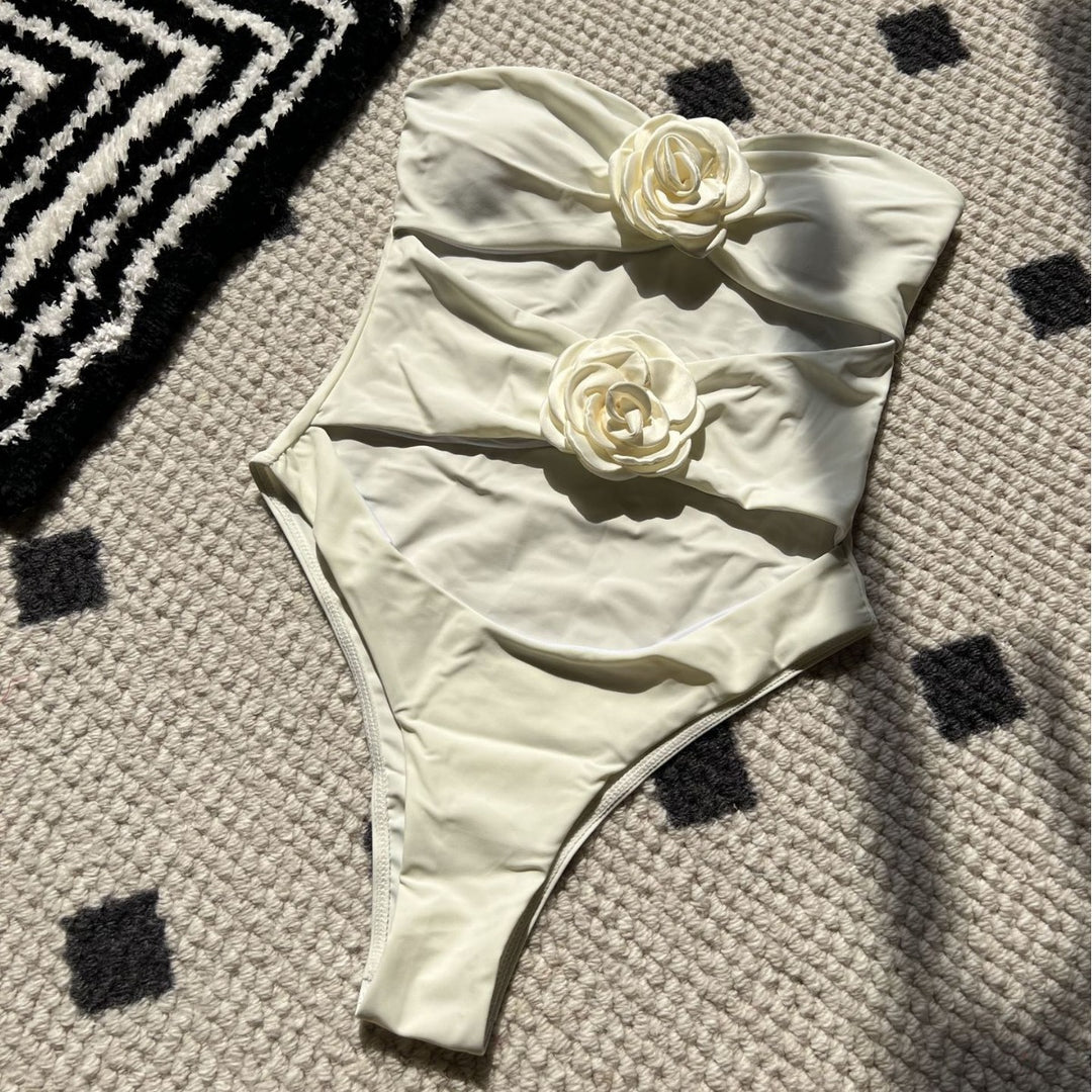 Dame Cut-Out Badedragt med Blomsterapplikationer Stilla