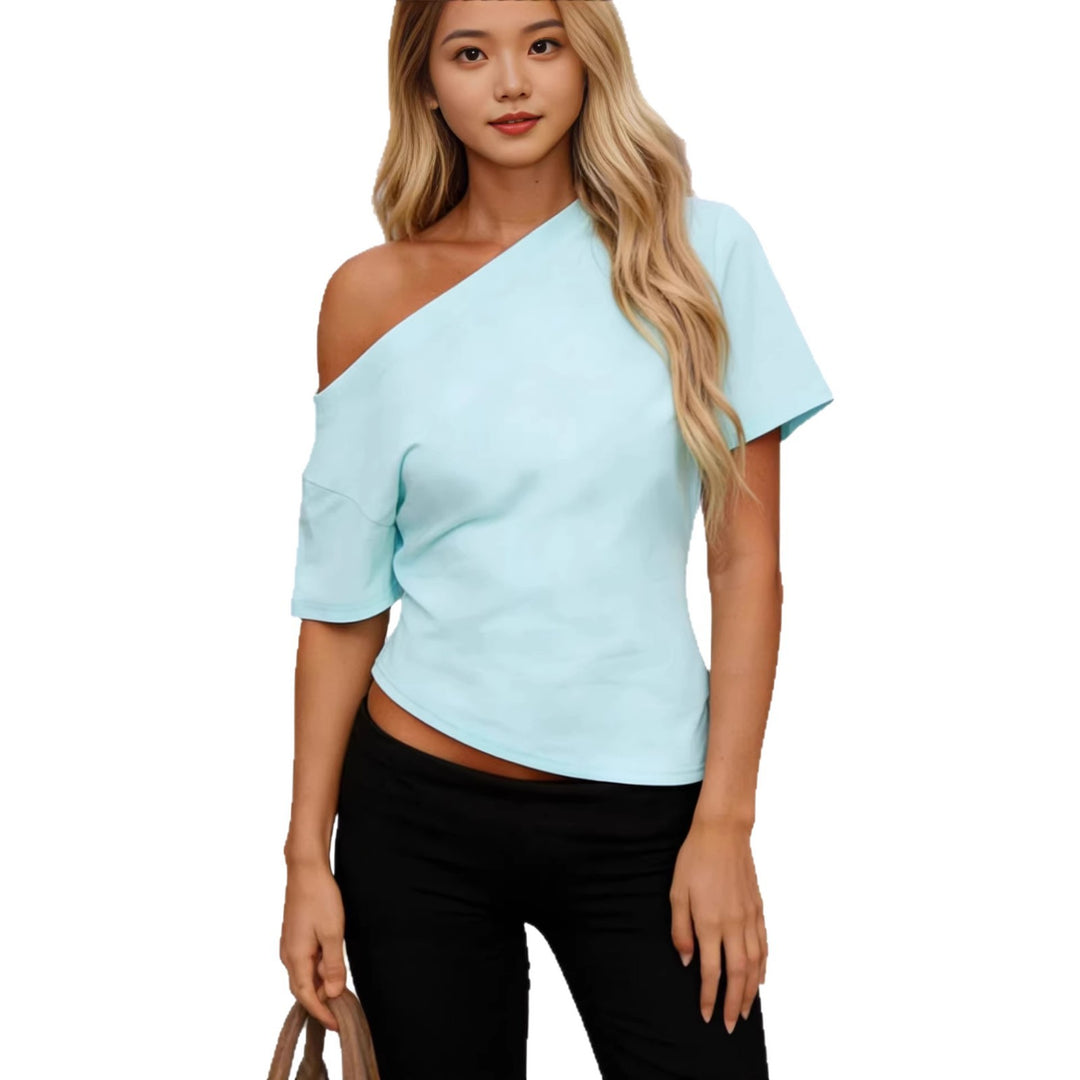 Dame asymmetrisk top med off-shoulder design og korte ærmer Skovae