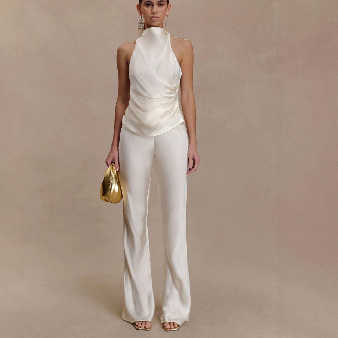 Dame Elegant skjorte med asymmetrisk snit og drapering Skovae
