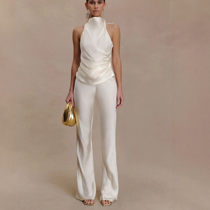 Dame Elegant skjorte med asymmetrisk snit og drapering Skovae