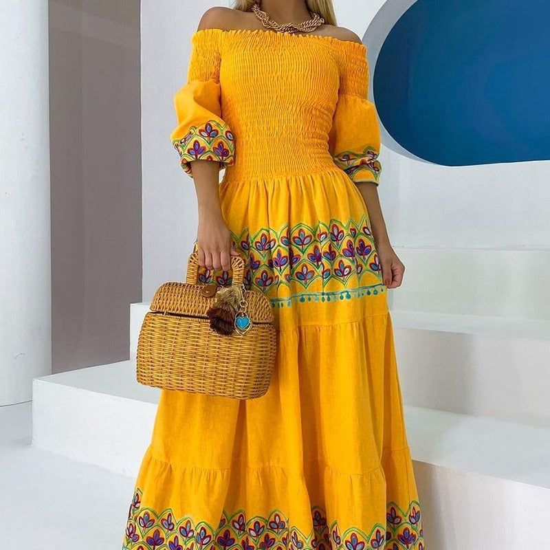 Dame Maxikjole med Off-Shoulder-snit og farverige broderidetaljer Stilla