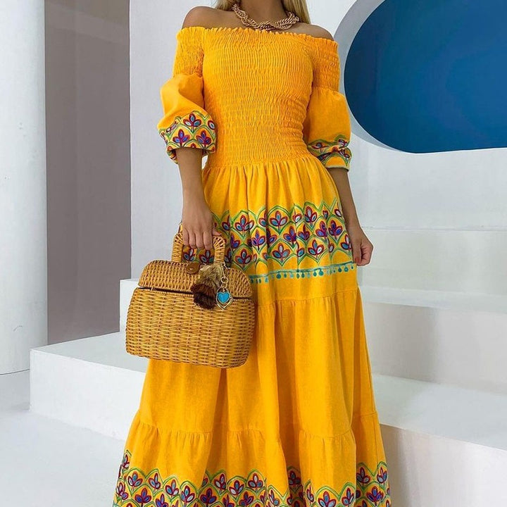 Dame Maxikjole med Off-Shoulder-snit og farverige broderidetaljer Stilla