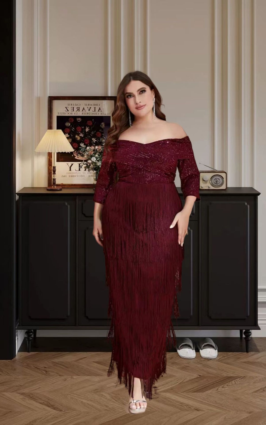Dame aftenkjole med elegant frynse-design og glitrende accenter Stilla