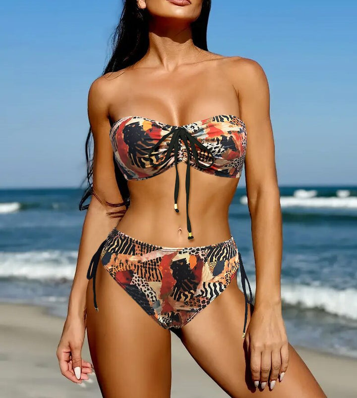 Dame Bandeau-bikini med justerbare stropper og dyreprint Stilla
