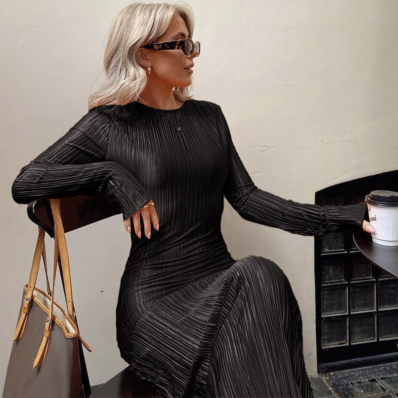 Dame elegant plisseret kjole med lange, udvidede ærmer og raffineret struktur Stilla