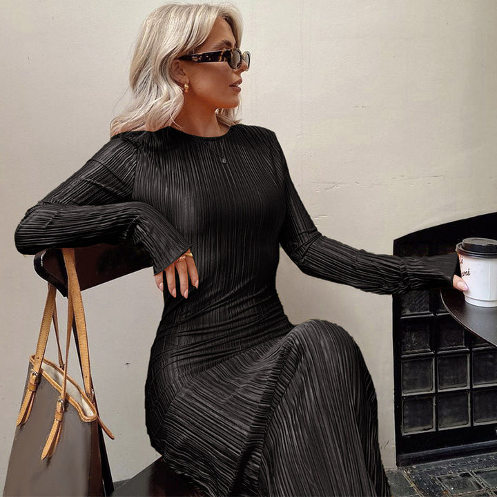 Dame elegant plisseret kjole med lange, udvidede ærmer og raffineret struktur Stilla