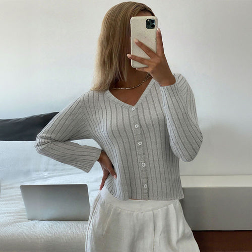 Damer strik top med fine ribbede strukturer og elegant knapstolpe Stilla