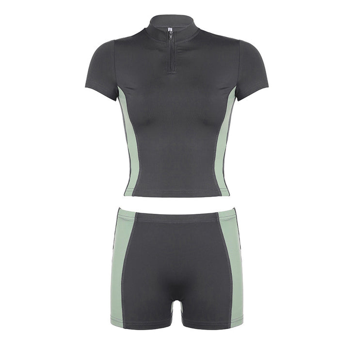 Dame Sporty sæt med kort overdel og tætsiddende shorts Skovae