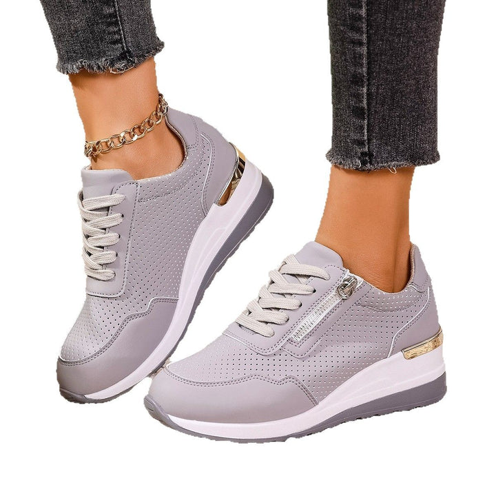 Dame Sporty sneakers model med åndbart overmateriale og båndaccent Stilla