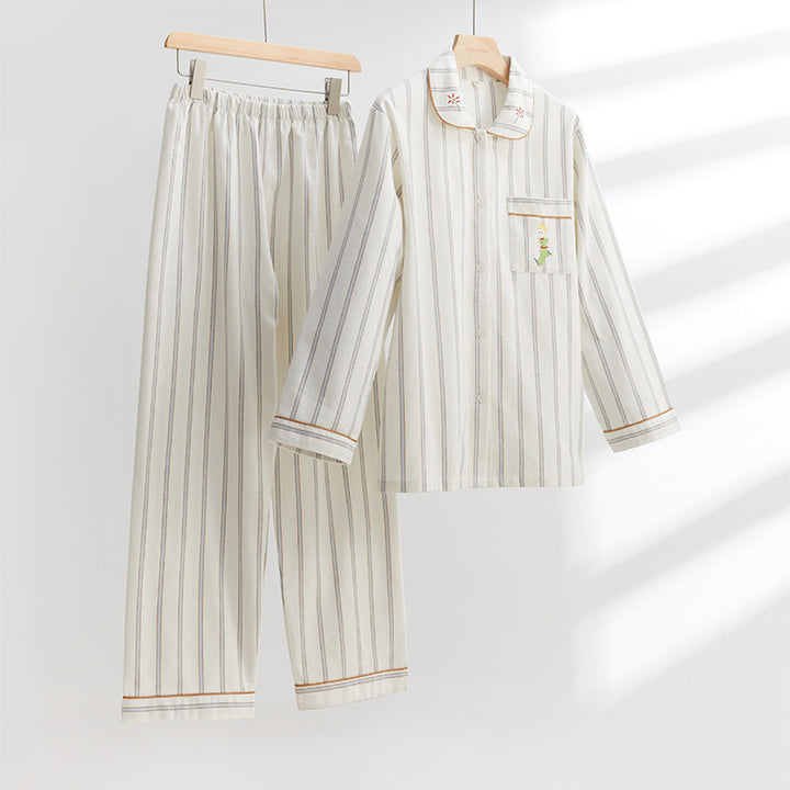 Dame pyjamasæt med elegant stribemønster og broderede detaljer Stilla