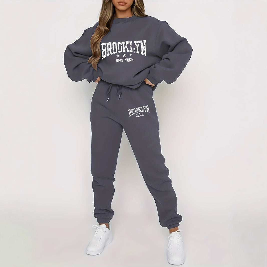 Dame hoodie og joggersæt med urban Brooklyn design Skovae