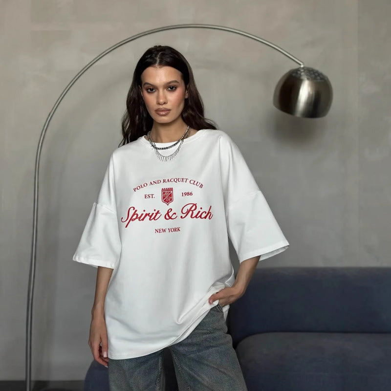 Dame Oversized T-shirt med afslappet polo-design og inspirerende statement Stilla