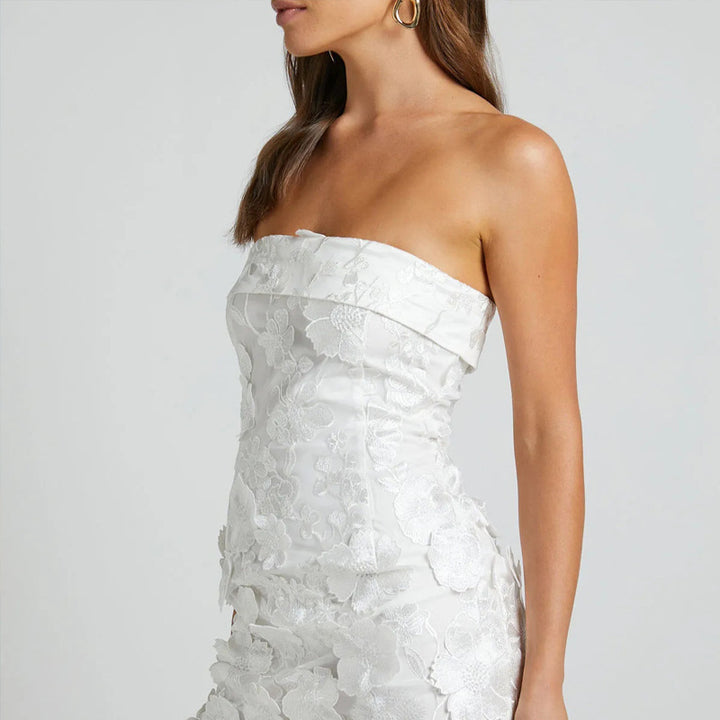 Dame Strapless Aftenkjole med floralt Overmateriale og figursyet Snit Stilla