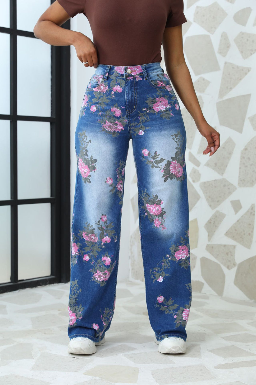 Dame bredtsnit jeans med blomsterprint Stilla