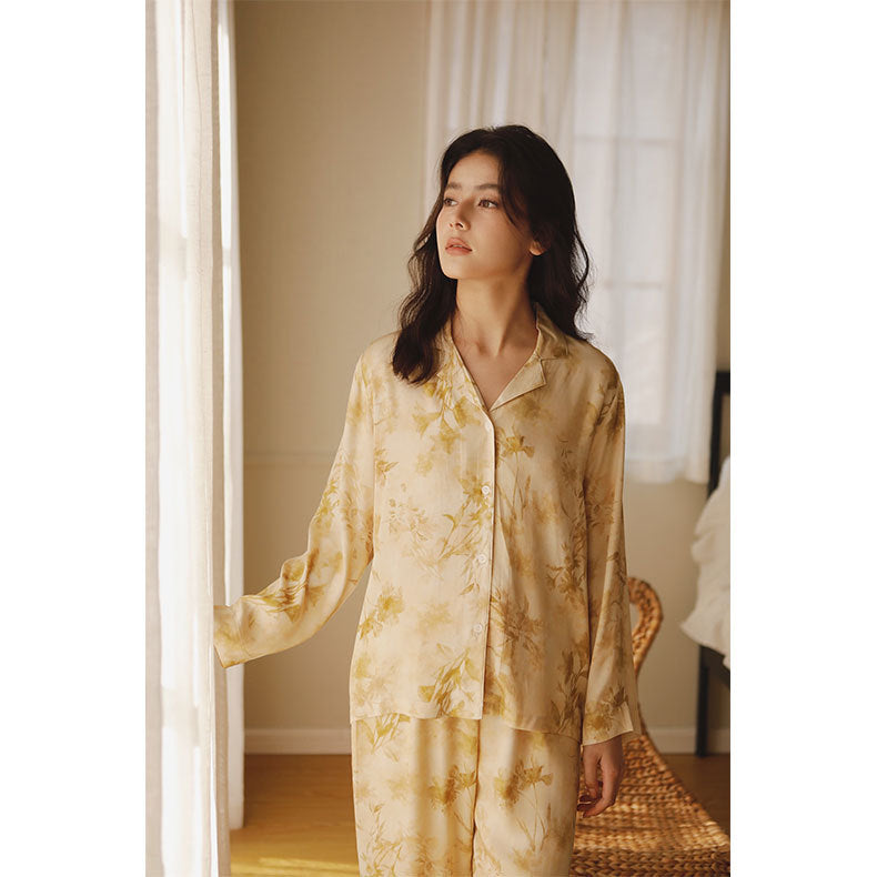 Dame Pyjamakombination med blomsterdesign og bløde materialer Stilla