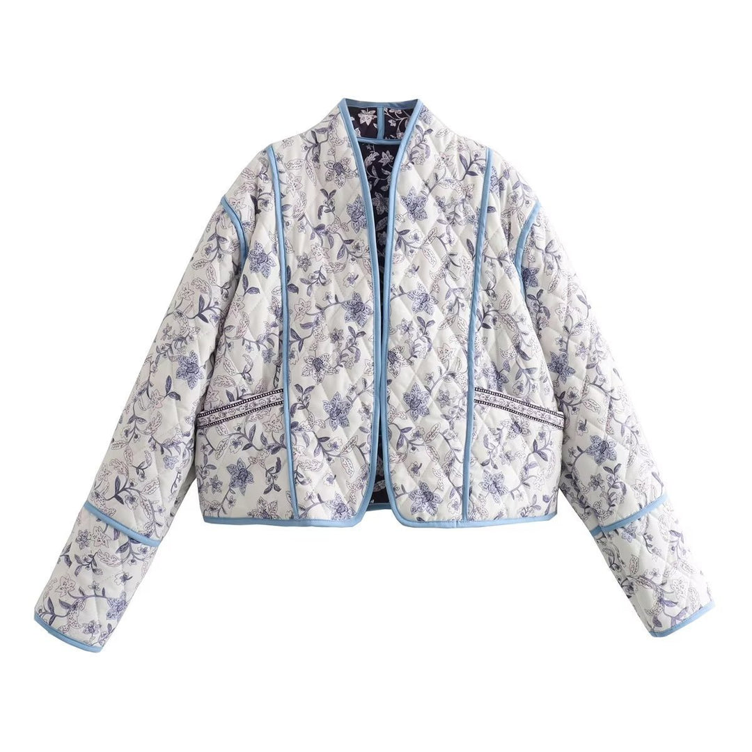 Kvindernes mønstrede quilted jakke med blomsterdesign og elegante kontrastdetaljer Stilla