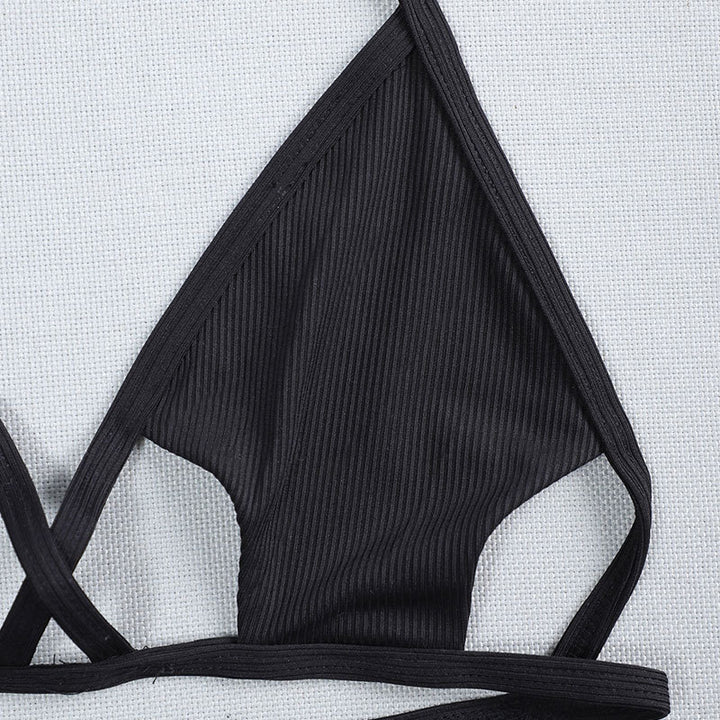 Dame Triangle-Bikinioberdel med innovativt snit og forførende cut-out-detaljer Stilla