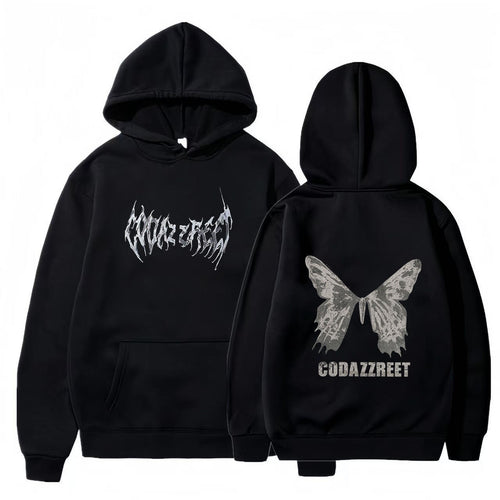 Kvinders hoodie med iøjnefaldende sommerfugl design og kunstnerisk skrift Skovae