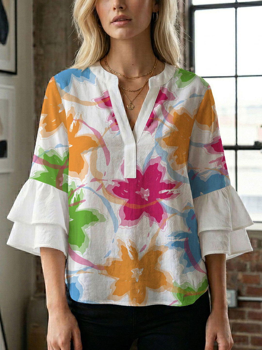 Dame bluse med voluminøse ærmer og kreativt trykdesign Skovae