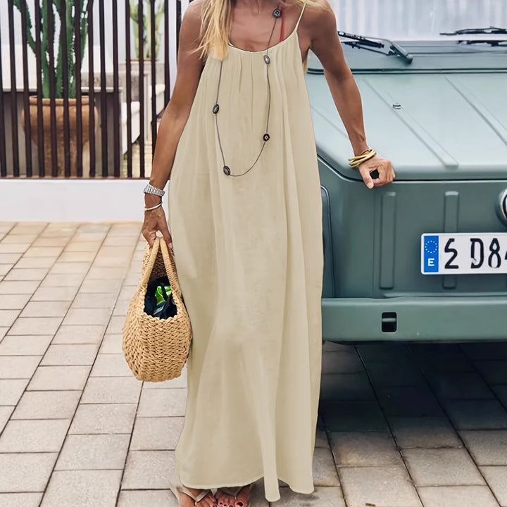 Dame maxikjole i elegant open-back design med fine spaghetti stropper Skovae