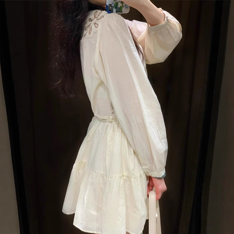 Dame Broderet Button-Up Mini Kjole med Snøre Talje Stilla