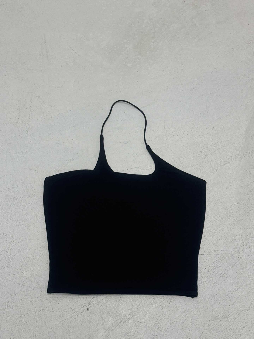 Dame top med asymmetrisk snit og trendy design Skovae