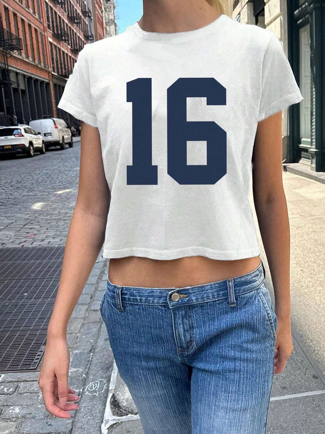 Dame Crop-T-Shirt med kunstnerisk blodtryksdesign Skovae