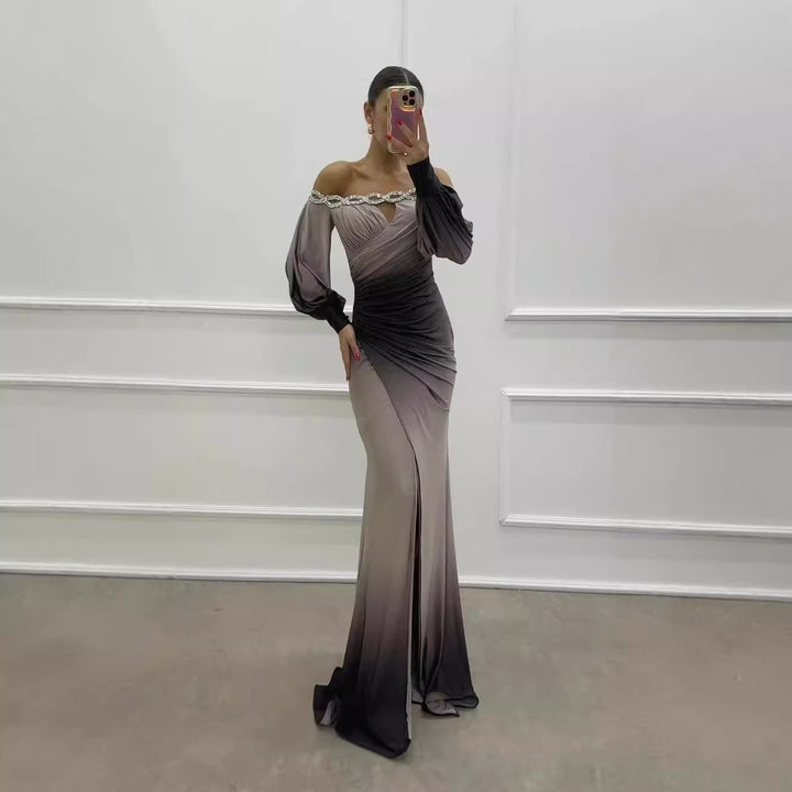 Kvinders Off-Shoulder Maxi Kjole med Elegant Drapering og Glitrende Accenter Skovae