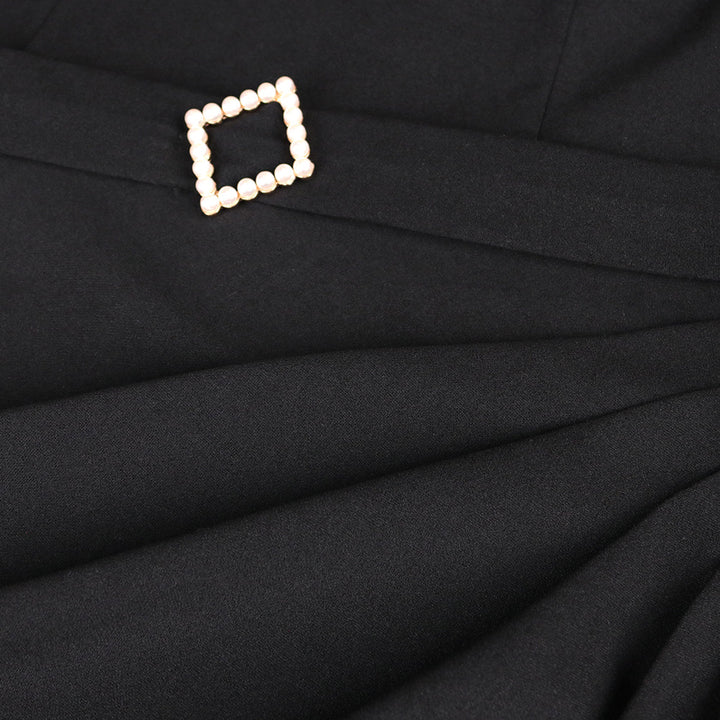Dame elegant midi-kjole med transparente puffærmer og delikat rynkeaccent