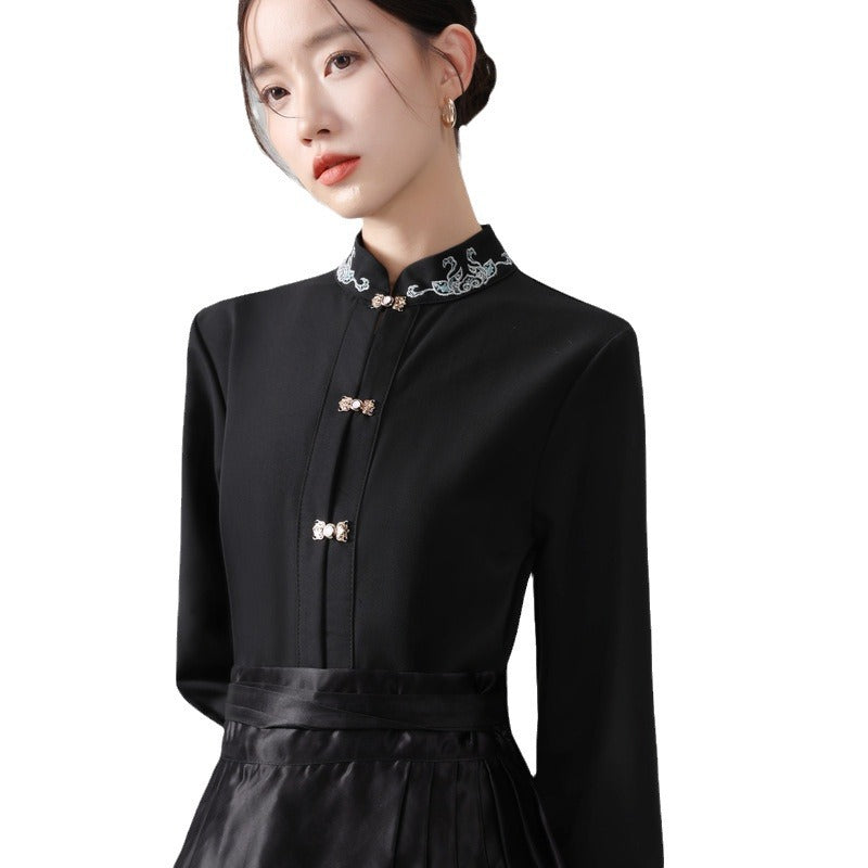 Dame elegant bluse med dekorative knapper og kunstneriske applikationer Stilla