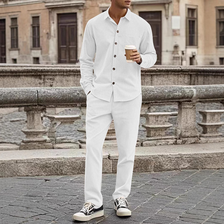 Herrer moderigtigt by-outfit med fin struktur Stilla