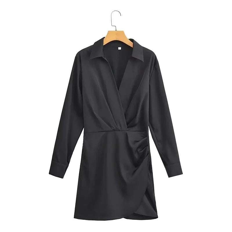 Dame indpakningsbluse med elegant knapliste og flæsedetaljer Stilla