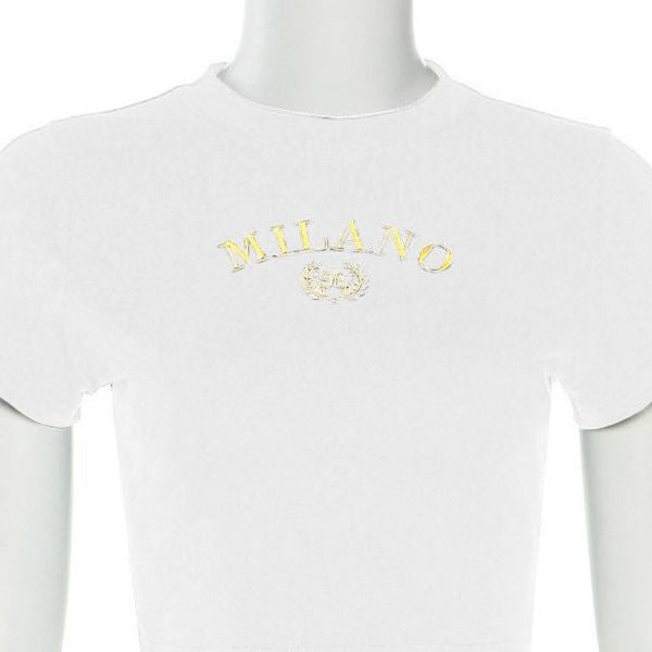 Dame cropped T-Shirt med broderet tekst og rund udskæring Skovae