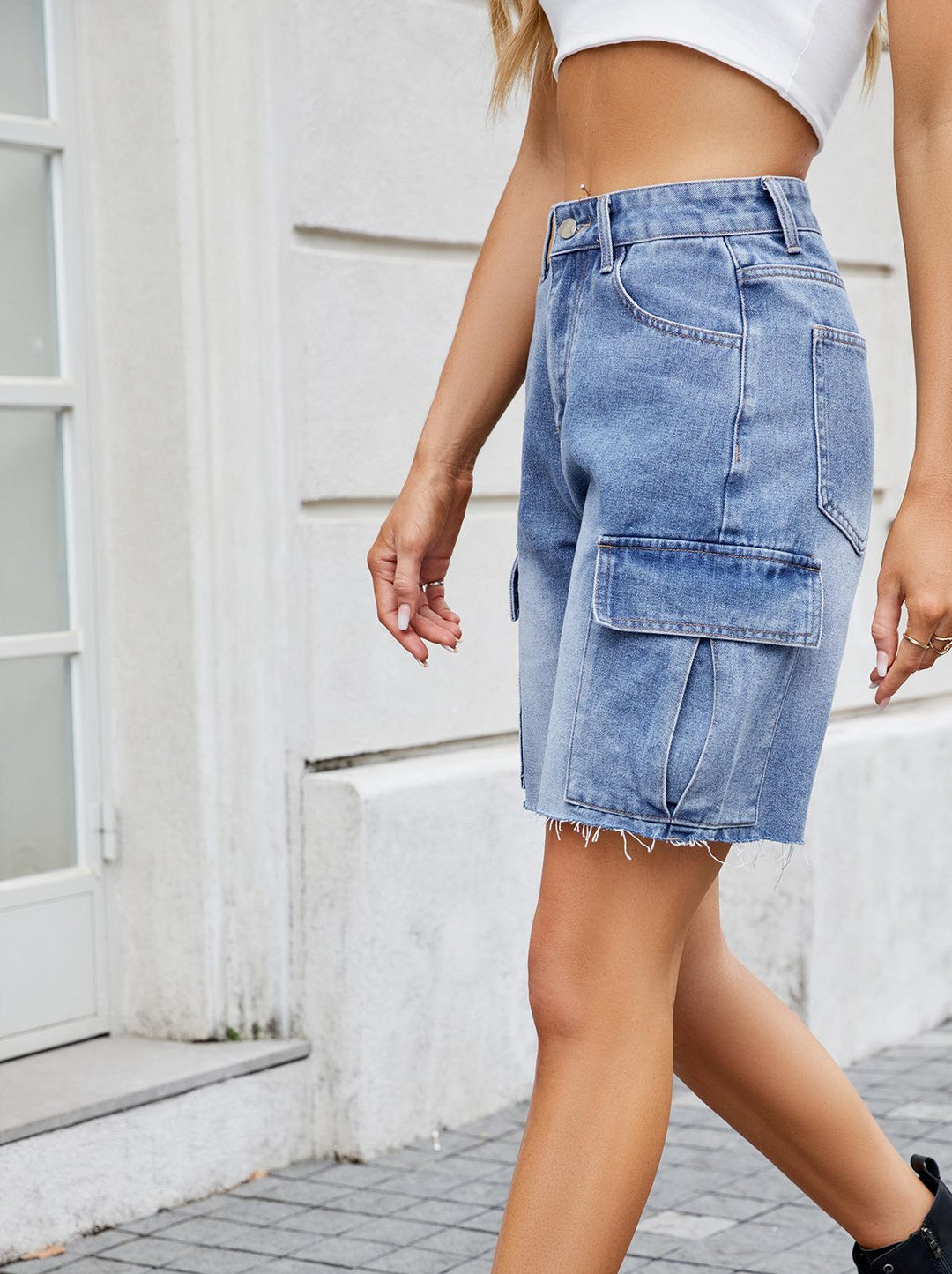 Dame cargo shorts i moderne snit med frynset kant og praktiske lommer Stilla