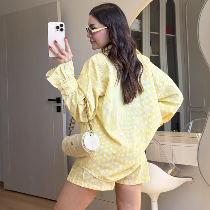 Dame Lækkert og stilfuldt pyjamassæt med stribede detaljer Stilla