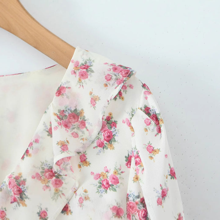 Femme Rüsch Blomster Mini Kjole med Knapdetaljer Stilla