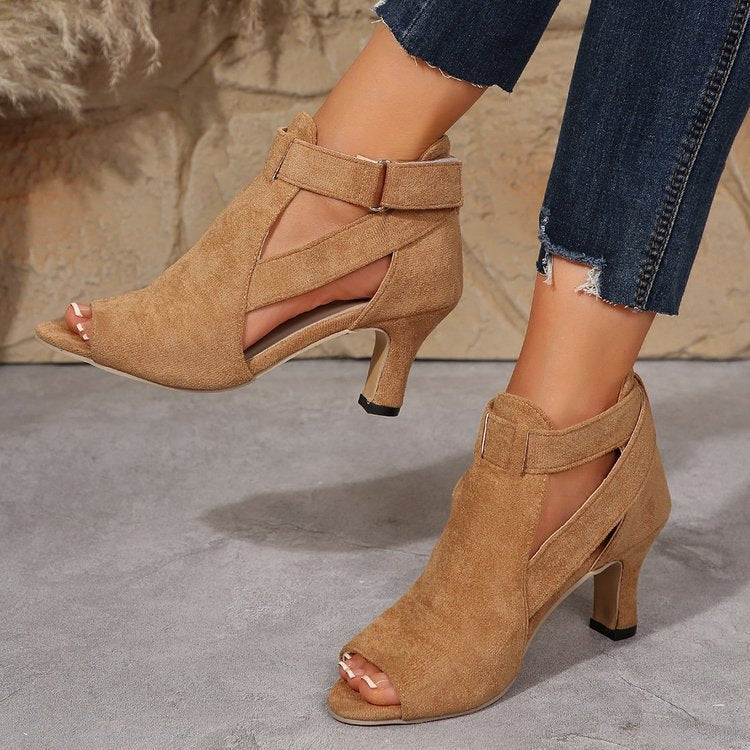 Dame High-heel pantoletten med fashionable cut-out design og elegant rem Stilla