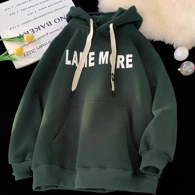 Kvinders hoodie med moderne bogstaver og eksklusiv design Skovae