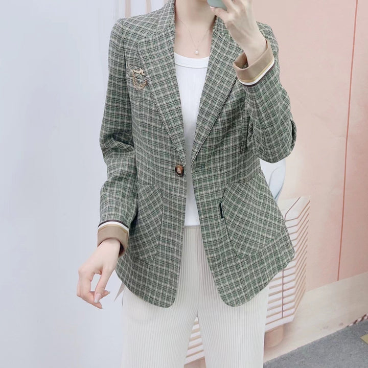 Dame Elegant ternet blazer med ikoniske knapdetaljer og praktiske lommer Stilla