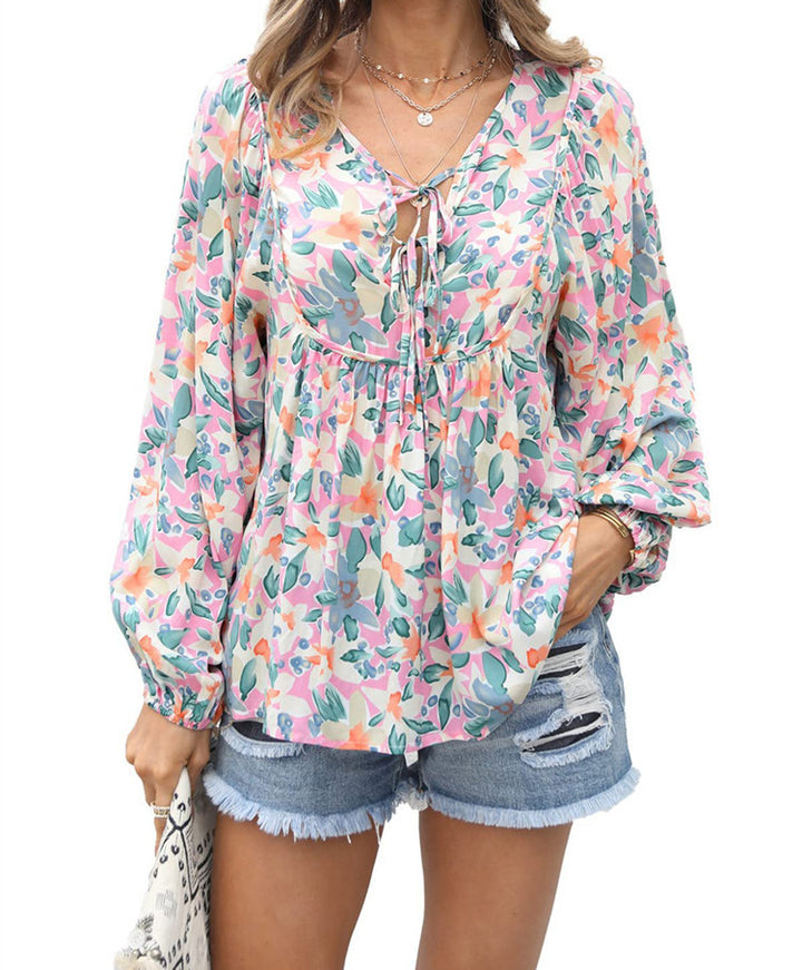 Damebluse med floralt design Stilla