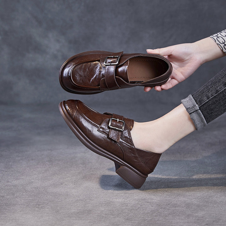 Femme Classic Slip-On Loafers med spænde-detalje Stilla