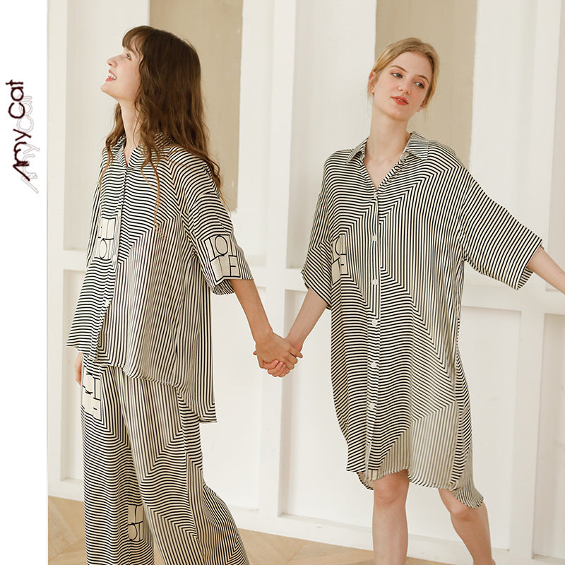 Dame Mønstret Pyjamakombination med grafisk design og komfortable snit Stilla