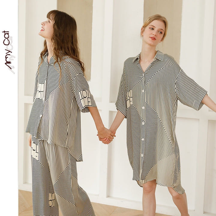 Dame Mønstret Pyjamakombination med grafisk design og komfortable snit Stilla
