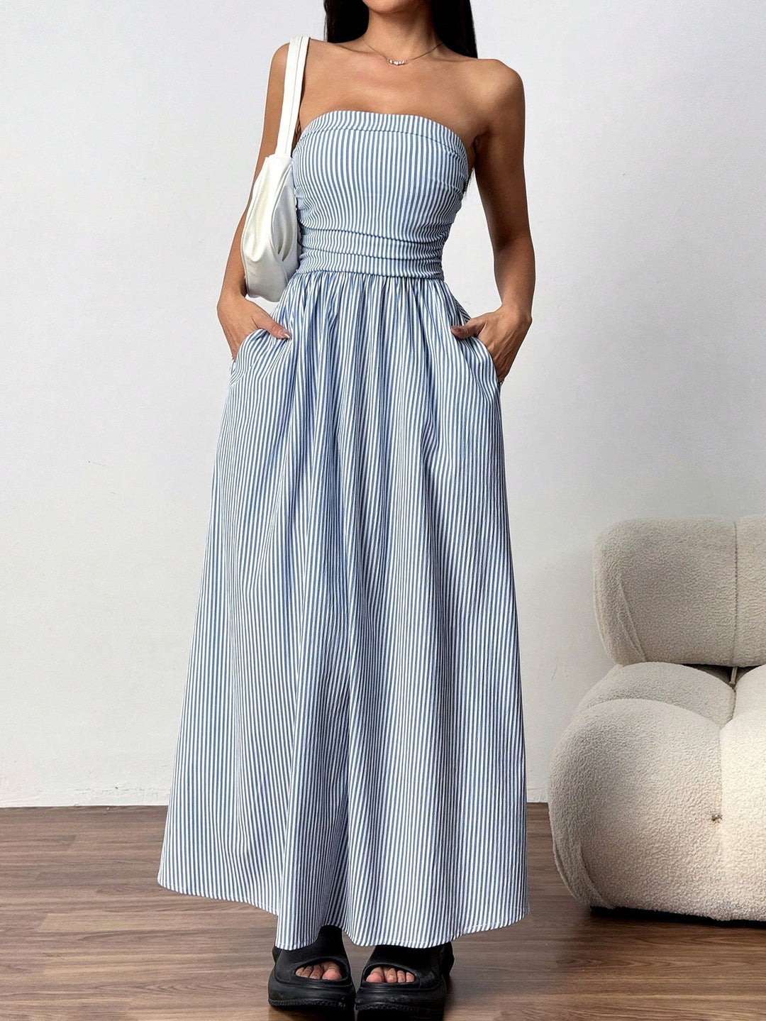 Dame maxikjole med off-shoulder snit og sidelommer Stilla